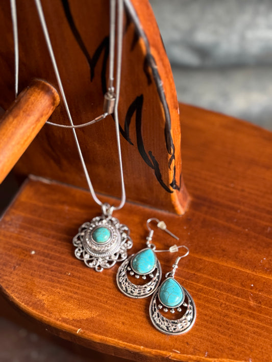 Silver Plated Turquoise Magnesite Necklace & Earring Set